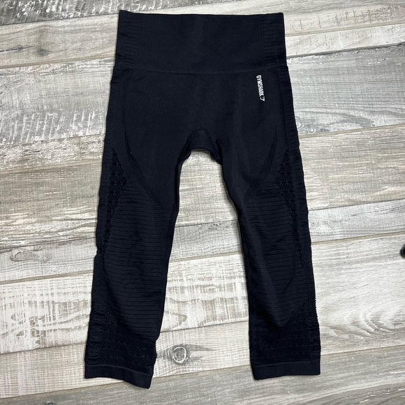 GYMSHARK Women's Energy Seamless Cropped Leggings Size Small Black - Picture 1 of 7